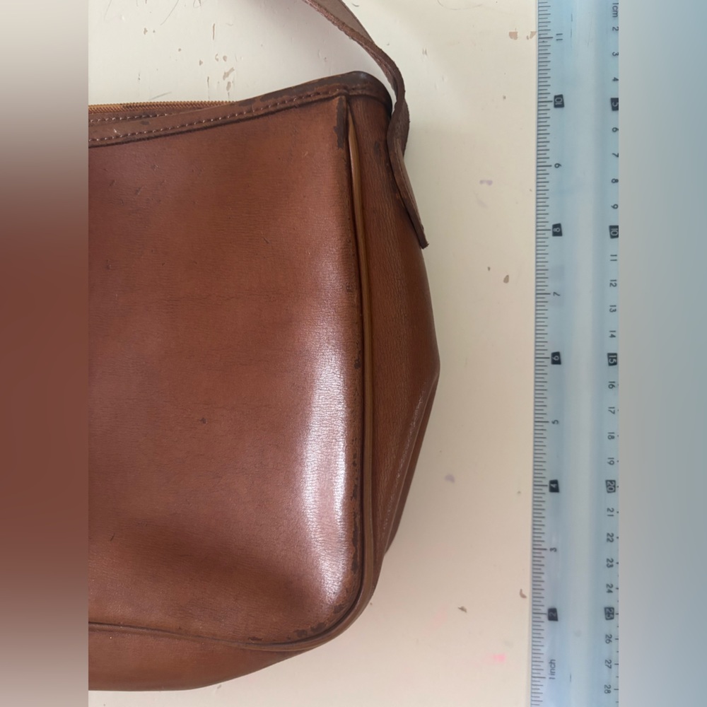 Longchamp Classic Brown Leather Shoulder Bag with Gold Accent - Picture 13 of 13